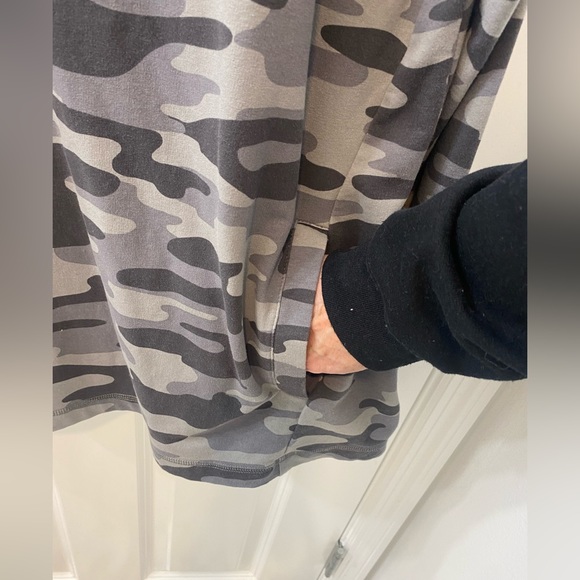 d and co. athletic Tops - POCKETS! Yay! Gray camo athletic pullover
